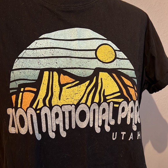 🩵Zion Utah crop top L - Picture 2 of 3